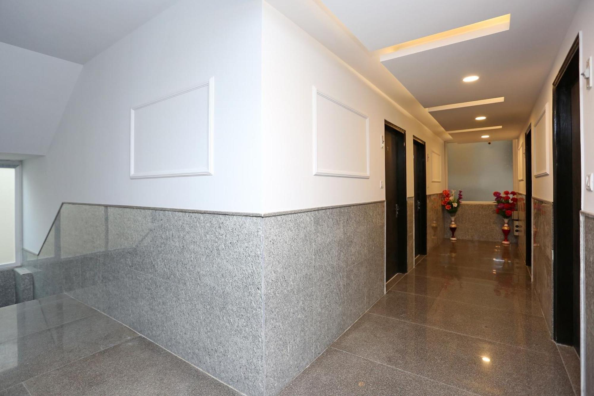 Hotel O M Suites New Delhi Luaran gambar