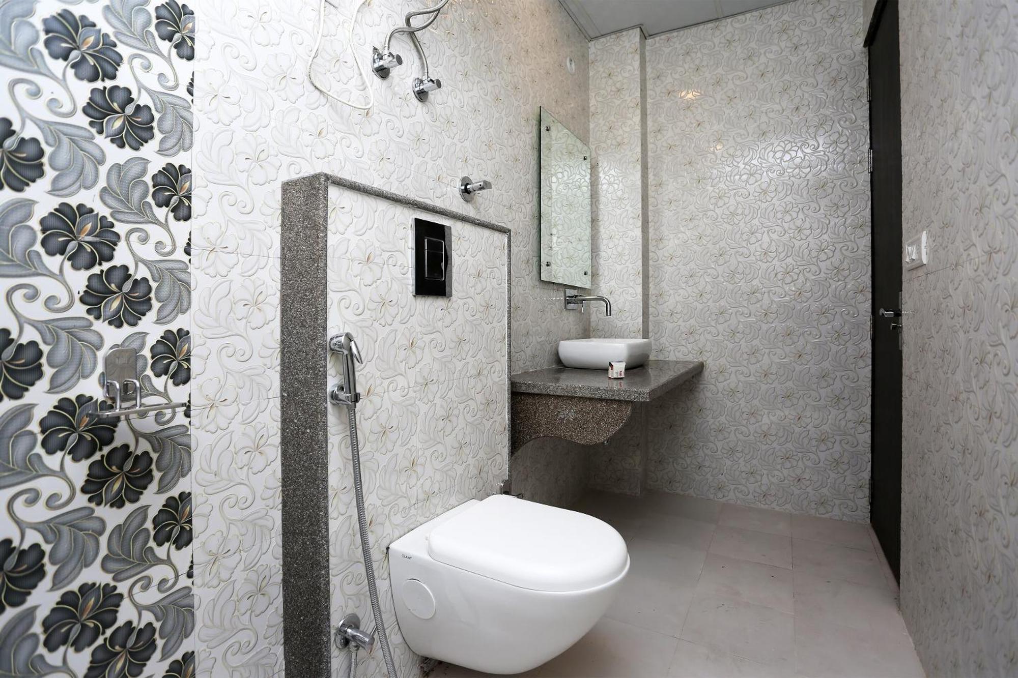 Hotel O M Suites New Delhi Luaran gambar