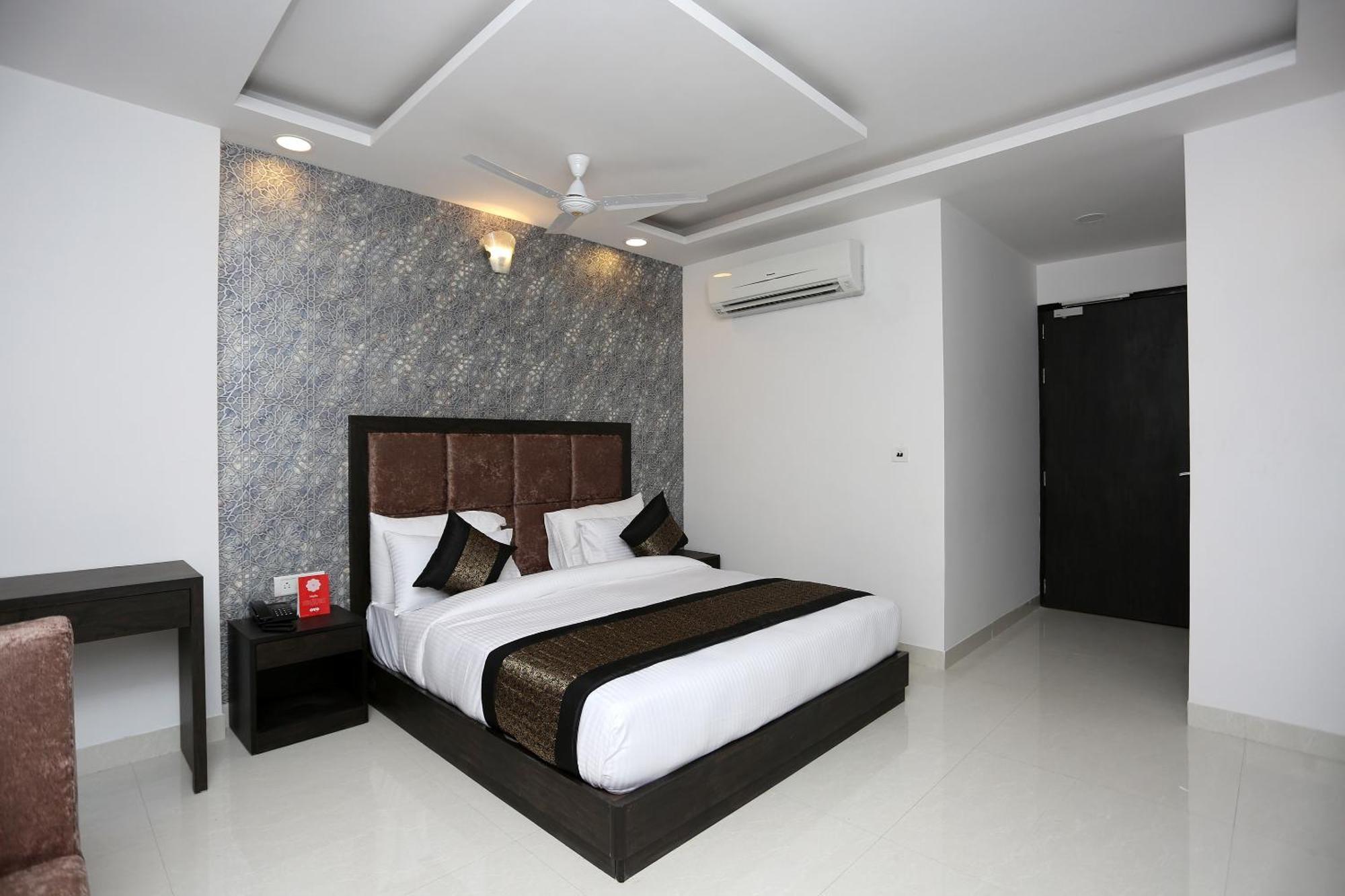 Hotel O M Suites New Delhi Luaran gambar