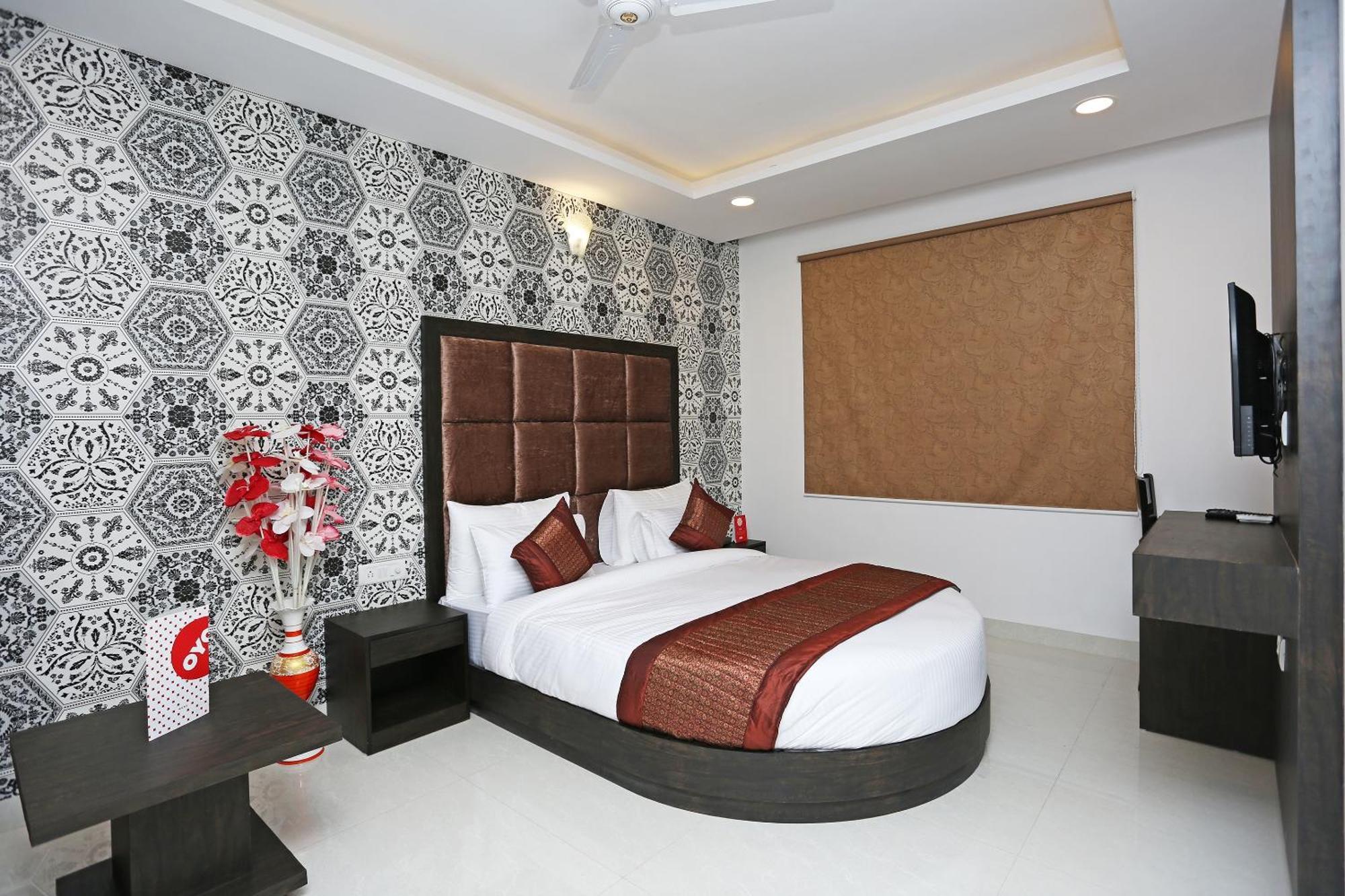 Hotel O M Suites New Delhi Luaran gambar
