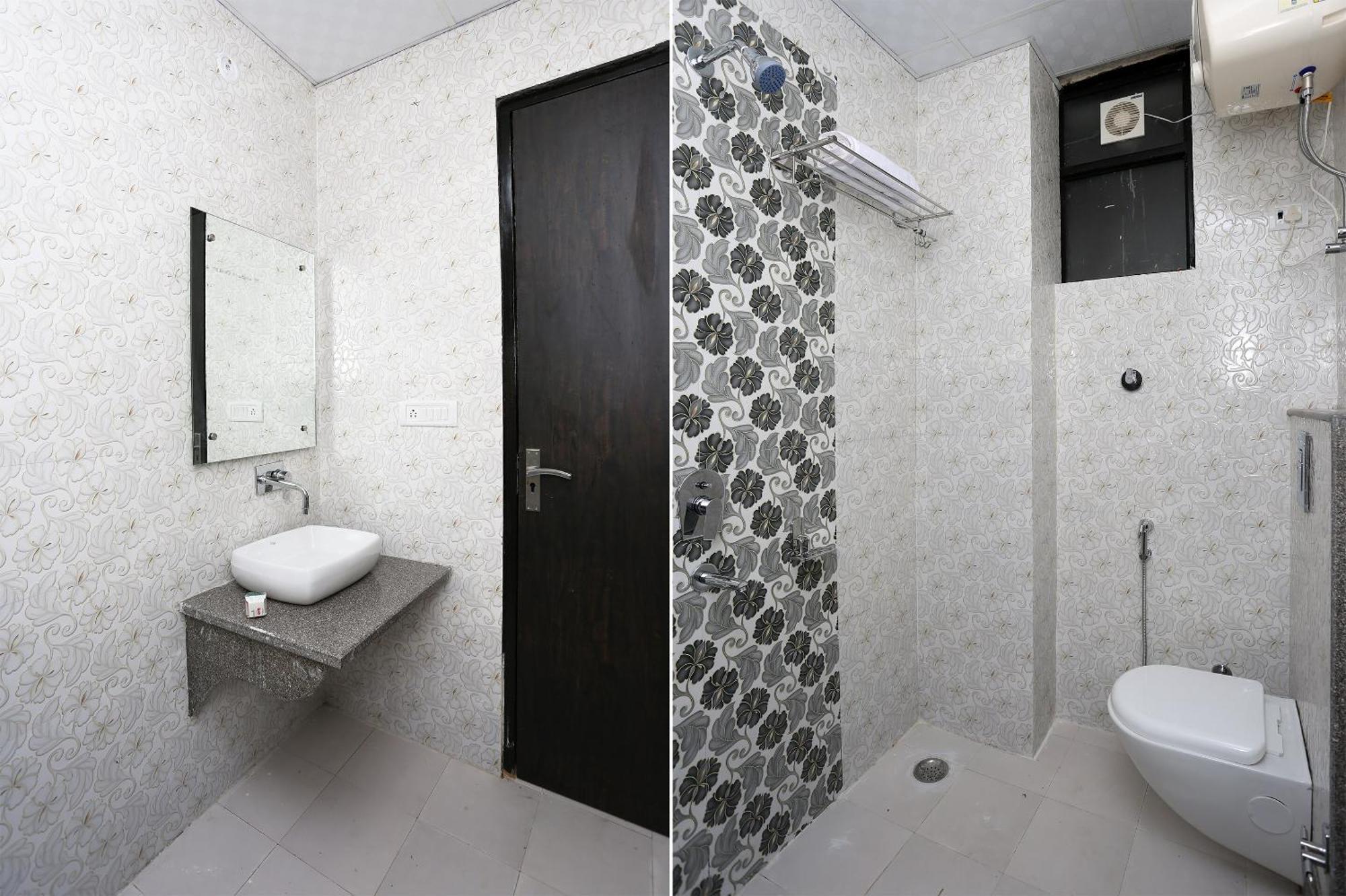 Hotel O M Suites New Delhi Luaran gambar