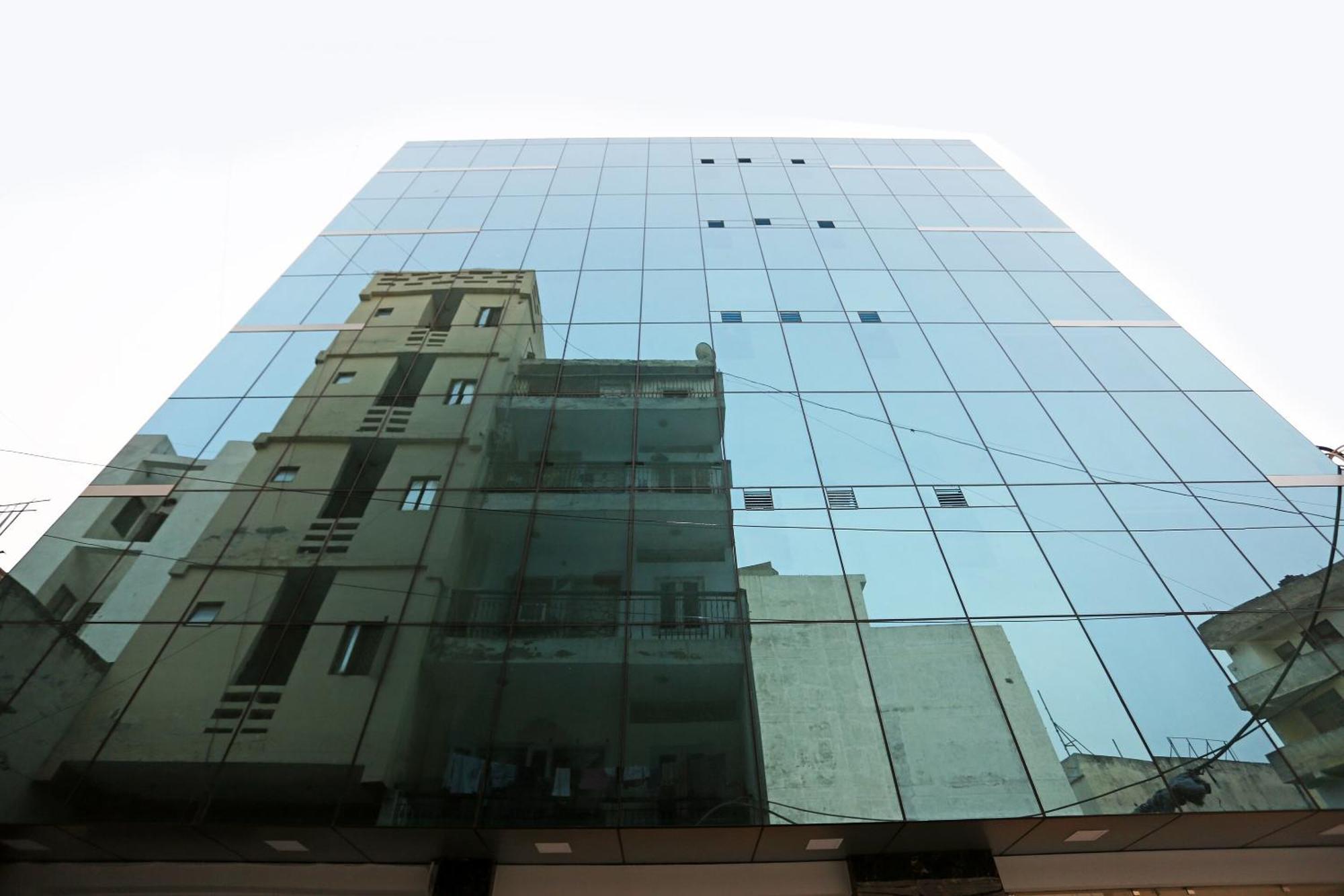 Hotel O M Suites New Delhi Luaran gambar