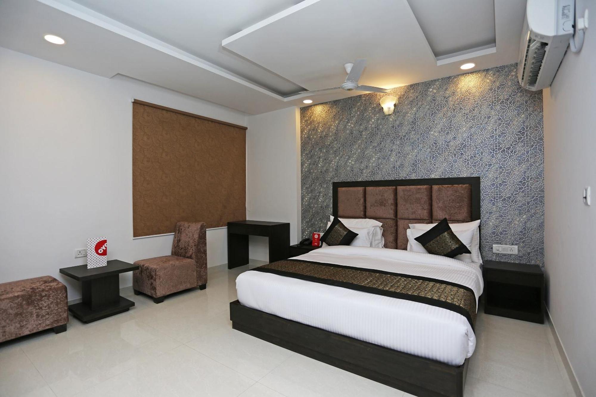Hotel O M Suites New Delhi Luaran gambar