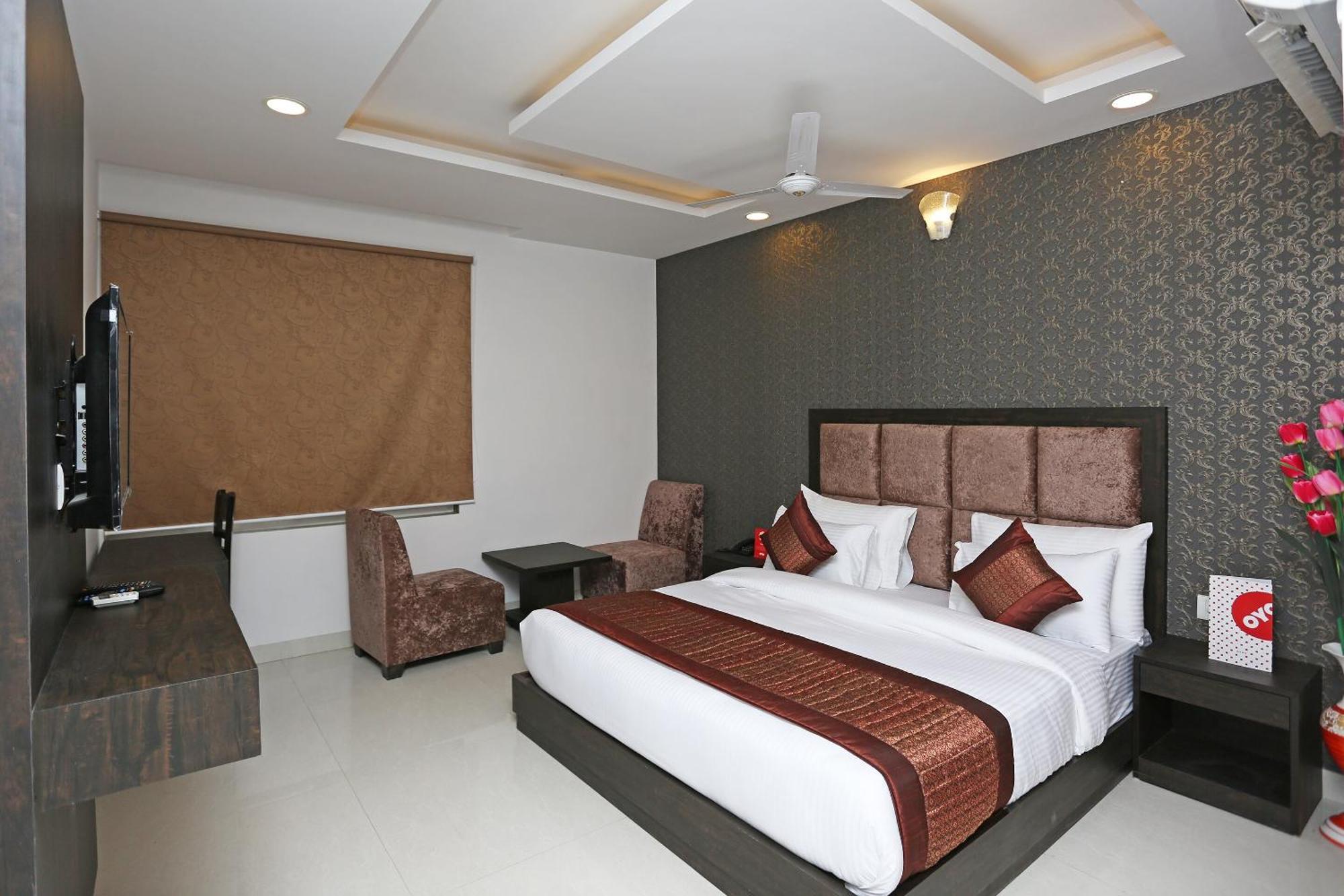 Hotel O M Suites New Delhi Luaran gambar