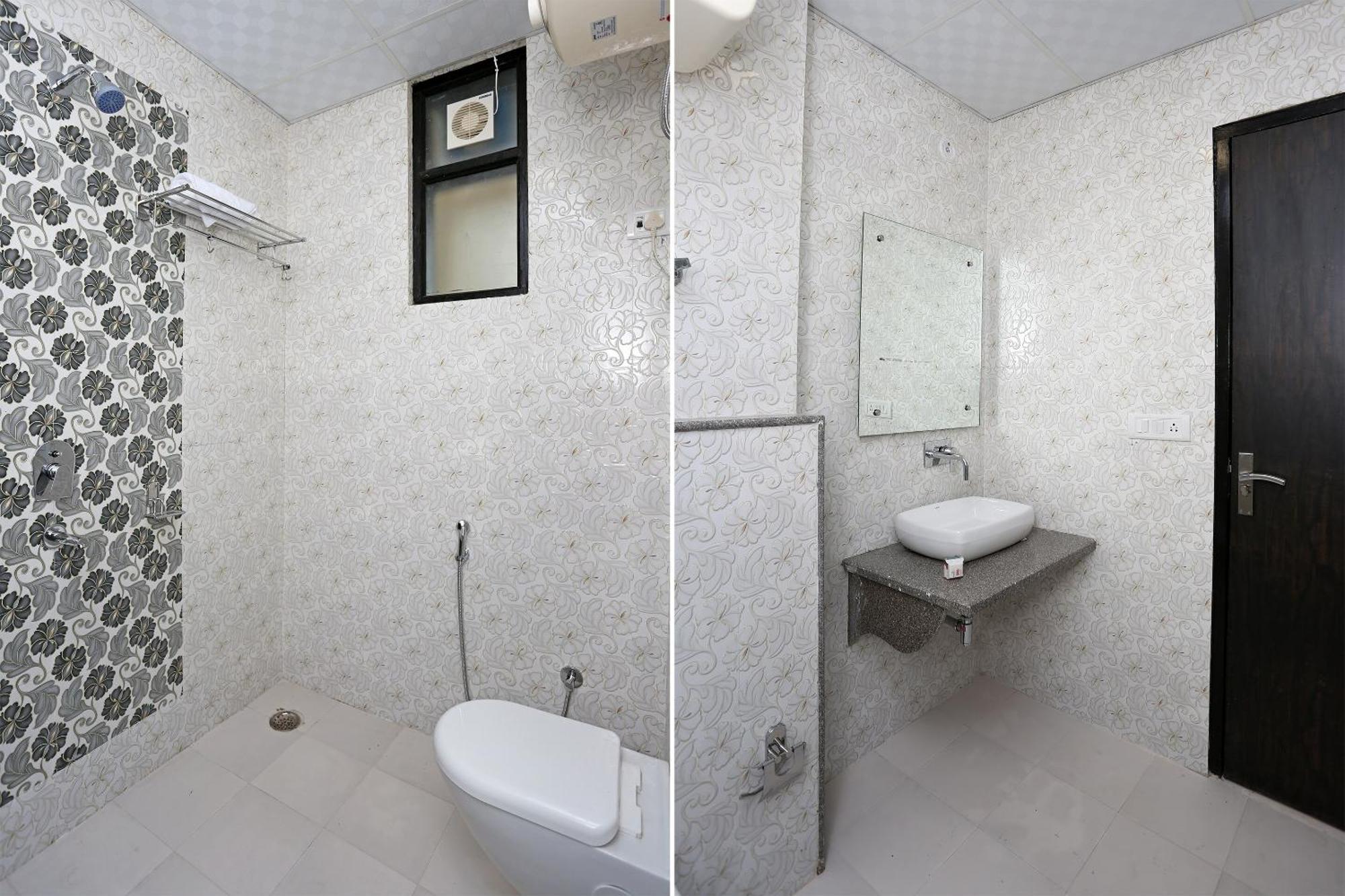 Hotel O M Suites New Delhi Luaran gambar